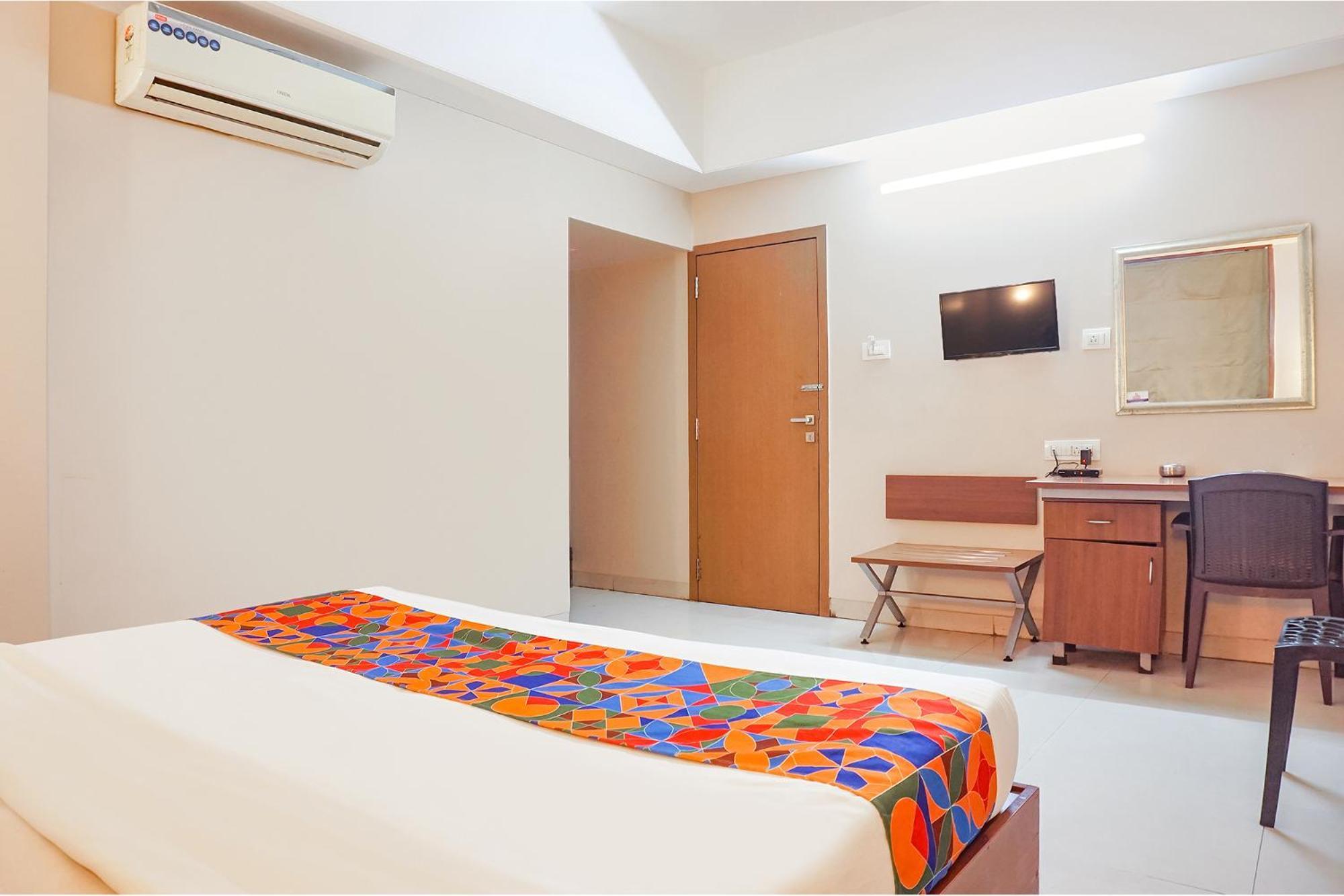 Fabhotel Classic Executive Phursungi Exterior foto